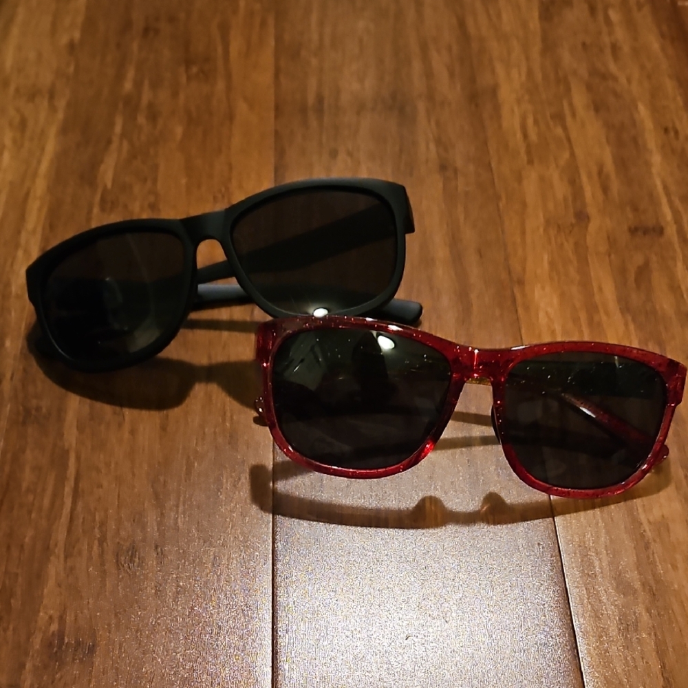 Black and Red Sunglasses Set
